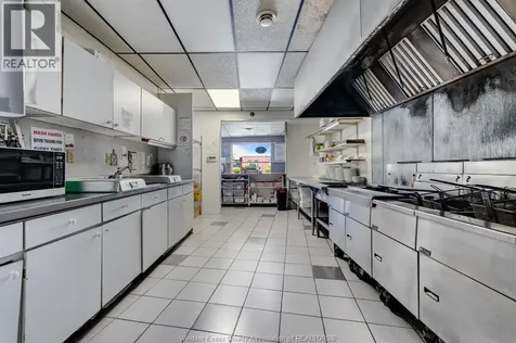 3163 Tecumseh Road East Windsor ON N8W 1G9