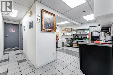 3163 Tecumseh Road East Windsor ON N8W 1G9