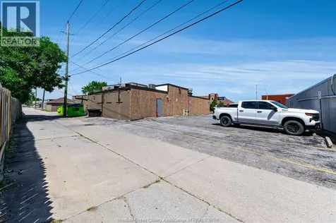 3163 Tecumseh Road East Windsor ON N8W 1G9