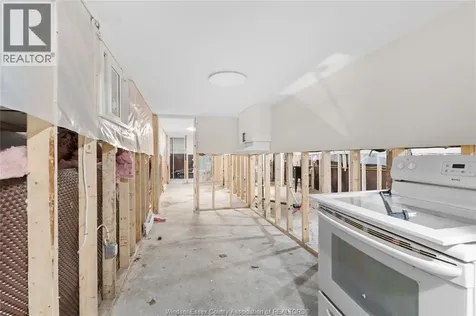 939 Wyandotte Street East Windsor ON N9A 3K1