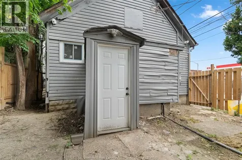 939 Wyandotte Street East Windsor ON N9A 3K1