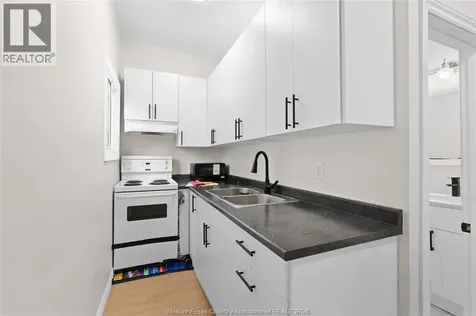 939 Wyandotte Street East Windsor ON N9A 3K1
