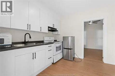 939 Wyandotte Street East Windsor ON N9A 3K1