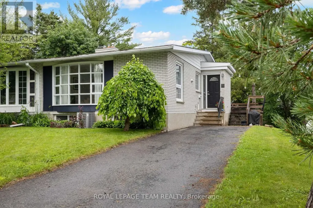 40 Woodmount Crescent Ottawa ON K2E 5R1