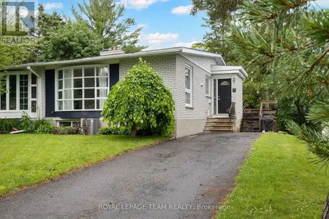 40 Woodmount Crescent Ottawa ON K2E 5R1