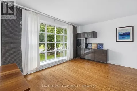 40 Woodmount Crescent Ottawa ON K2E 5R1