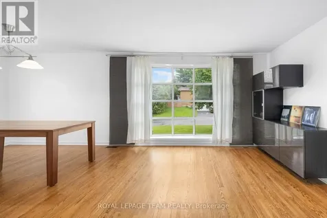 40 Woodmount Crescent Ottawa ON K2E 5R1