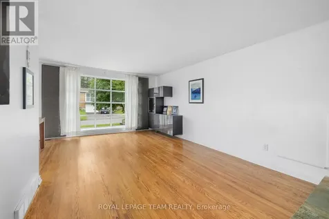 40 Woodmount Crescent Ottawa ON K2E 5R1