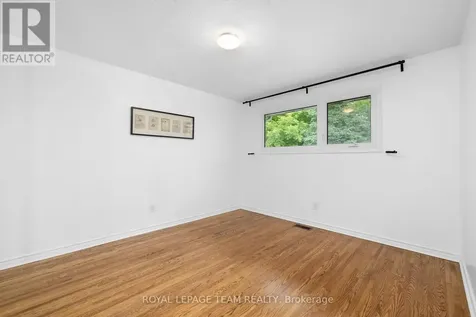 40 Woodmount Crescent Ottawa ON K2E 5R1
