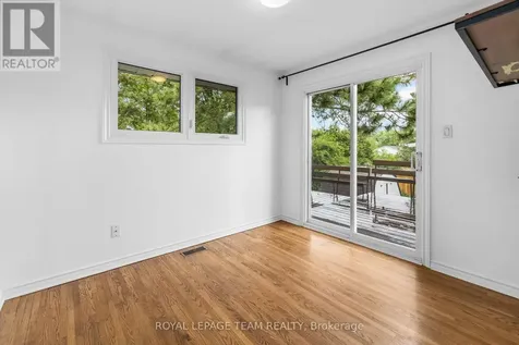 40 Woodmount Crescent Ottawa ON K2E 5R1