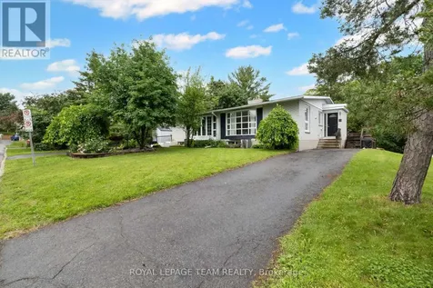 40 Woodmount Crescent Ottawa ON K2E 5R1