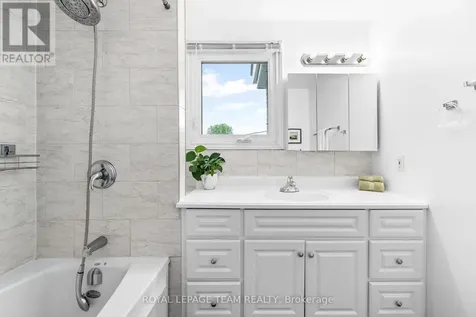 40 Woodmount Crescent Ottawa ON K2E 5R1