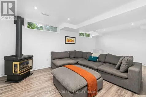 40 Woodmount Crescent Ottawa ON K2E 5R1