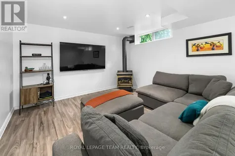 40 Woodmount Crescent Ottawa ON K2E 5R1