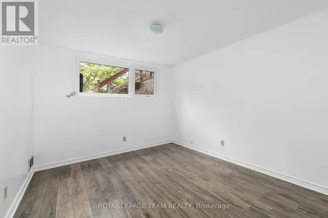 40 Woodmount Crescent Ottawa ON K2E 5R1
