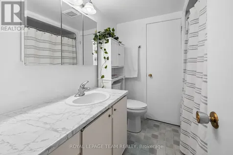40 Woodmount Crescent Ottawa ON K2E 5R1