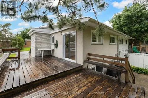 40 Woodmount Crescent Ottawa ON K2E 5R1