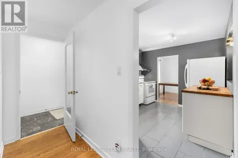 40 Woodmount Crescent Ottawa ON K2E 5R1