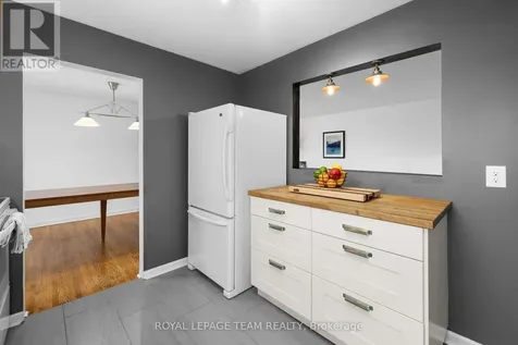 40 Woodmount Crescent Ottawa ON K2E 5R1