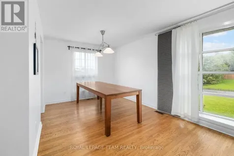 40 Woodmount Crescent Ottawa ON K2E 5R1