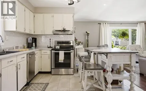 1705 Southdale Windsor ON N8W 4W8