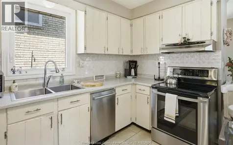 1705 Southdale Windsor ON N8W 4W8
