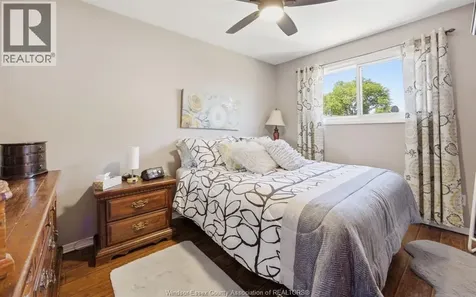 1705 Southdale Windsor ON N8W 4W8