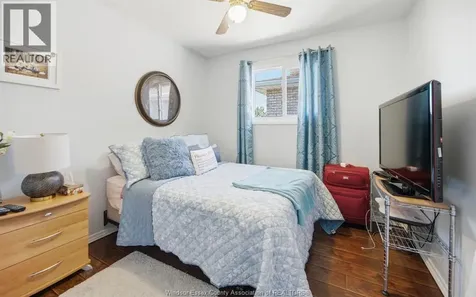 1705 Southdale Windsor ON N8W 4W8