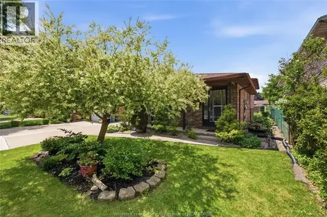 1705 Southdale Windsor ON N8W 4W8
