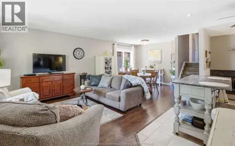 1705 Southdale Windsor ON N8W 4W8
