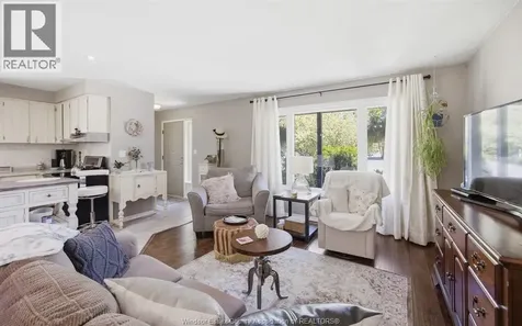 1705 Southdale Windsor ON N8W 4W8
