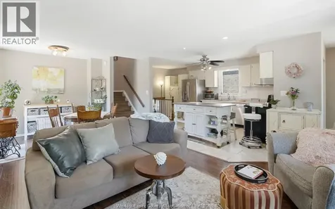 1705 Southdale Windsor ON N8W 4W8