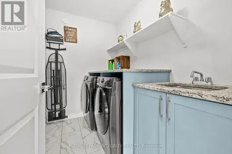 113 Dagenham Street Ottawa ON K2S 2N5
