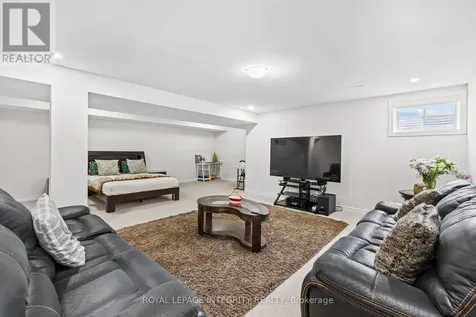 113 Dagenham Street Ottawa ON K2S 2N5
