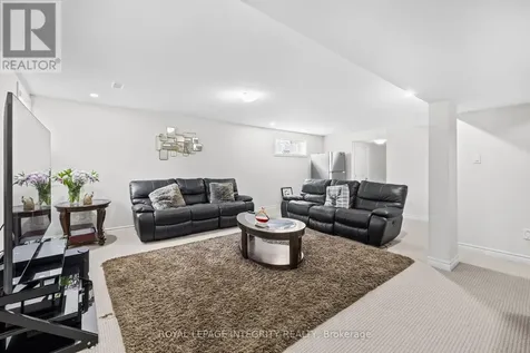 113 Dagenham Street Ottawa ON K2S 2N5