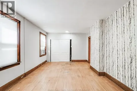 1282 George Avenue Windsor ON N8Y 2X6