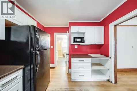 1282 George Avenue Windsor ON N8Y 2X6