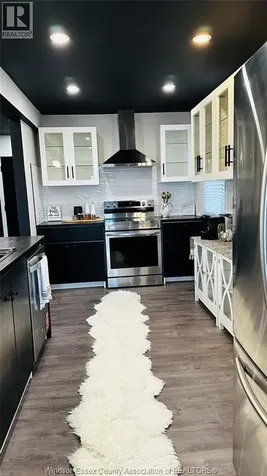 3519 Tecumseh Road West Windsor ON N9C 2B6
