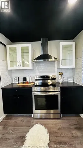 3519 Tecumseh Road West Windsor ON N9C 2B6