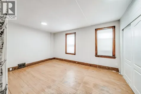 1282 George Avenue Windsor ON N8Y 2X6