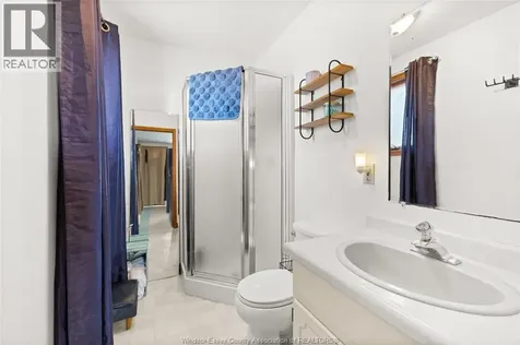 9 Sherwood Leamington ON N8H 4V1