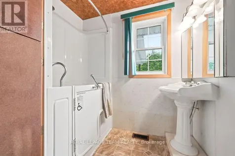 19 Lepinski Road Madawaska Valley ON K0J 1B0