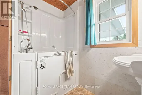 19 Lepinski Road Madawaska Valley ON K0J 1B0