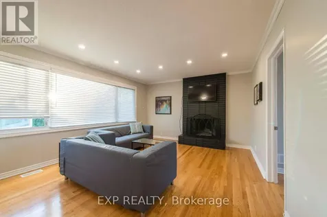 107 Hilliard Avenue Ottawa ON K2E 6C5