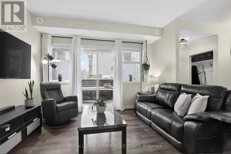 135 Harthill Way Ottawa ON K2J 5V1