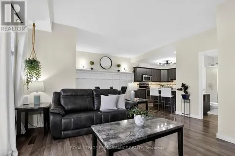 135 Harthill Way Ottawa ON K2J 5V1
