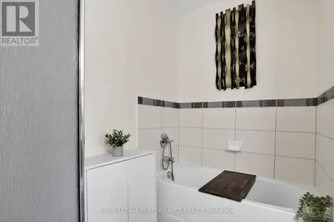 135 Harthill Way Ottawa ON K2J 5V1