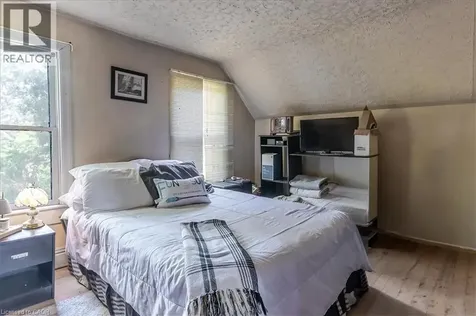 382 Beach Boulevard Hamilton ON L8H 6W7