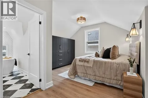 118 Cathcart Street Hamilton ON L8L 5A2