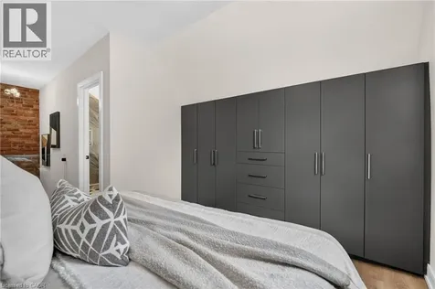 118 Cathcart Street Hamilton ON L8L 5A2